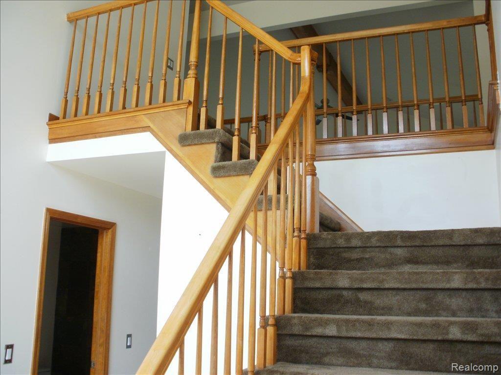 1095 River Mist Drive Rochester, MI 48307 - Photo 4 of 10 P7190047