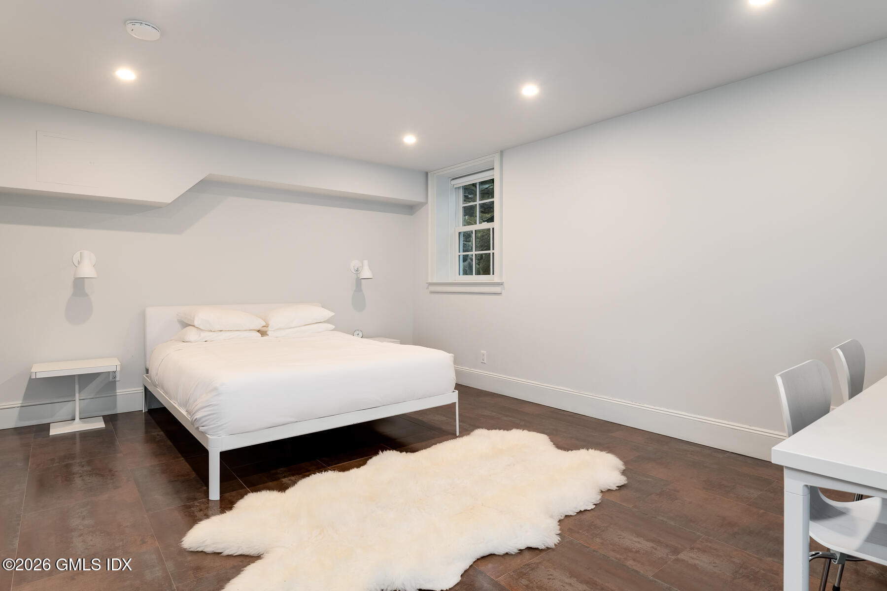 640 Round Hill Road Greenwich, CT 06831 - Photo 20 of 60 LL Bedroom