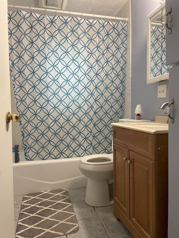 25 Kirk Drive Springfield, MA 01109 - Photo 10 of 14 a bathroom with a sink and a toilet