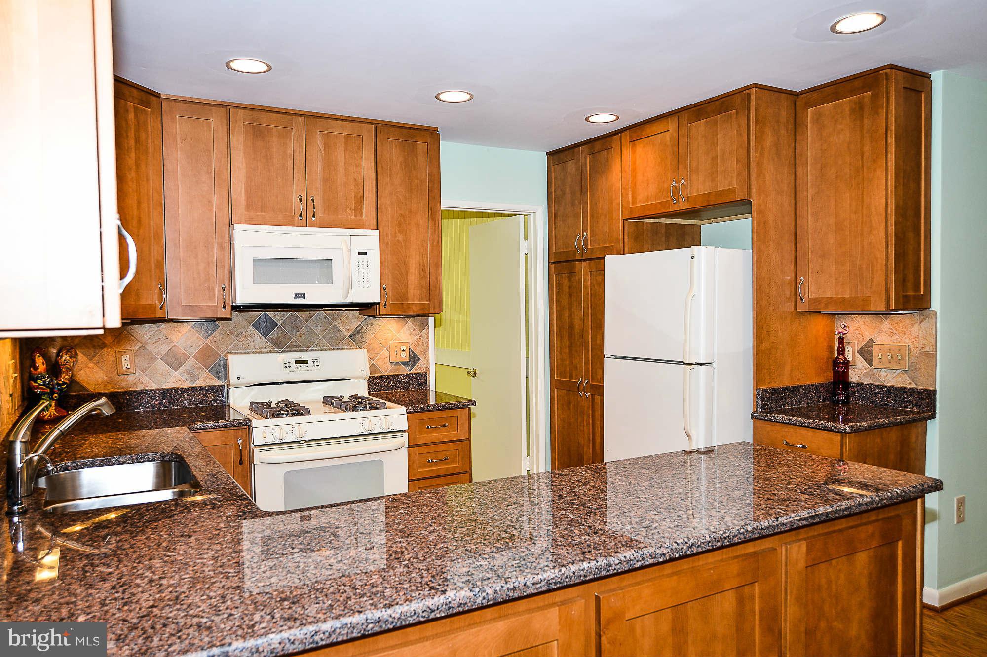 2300 Fox Fire Court Reston, VA 20191 - Photo 14 of 30 Kitchen