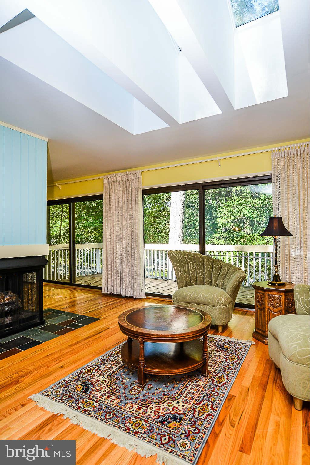 2300 Fox Fire Court Reston, VA 20191 - Photo 6 of 30 Living Room