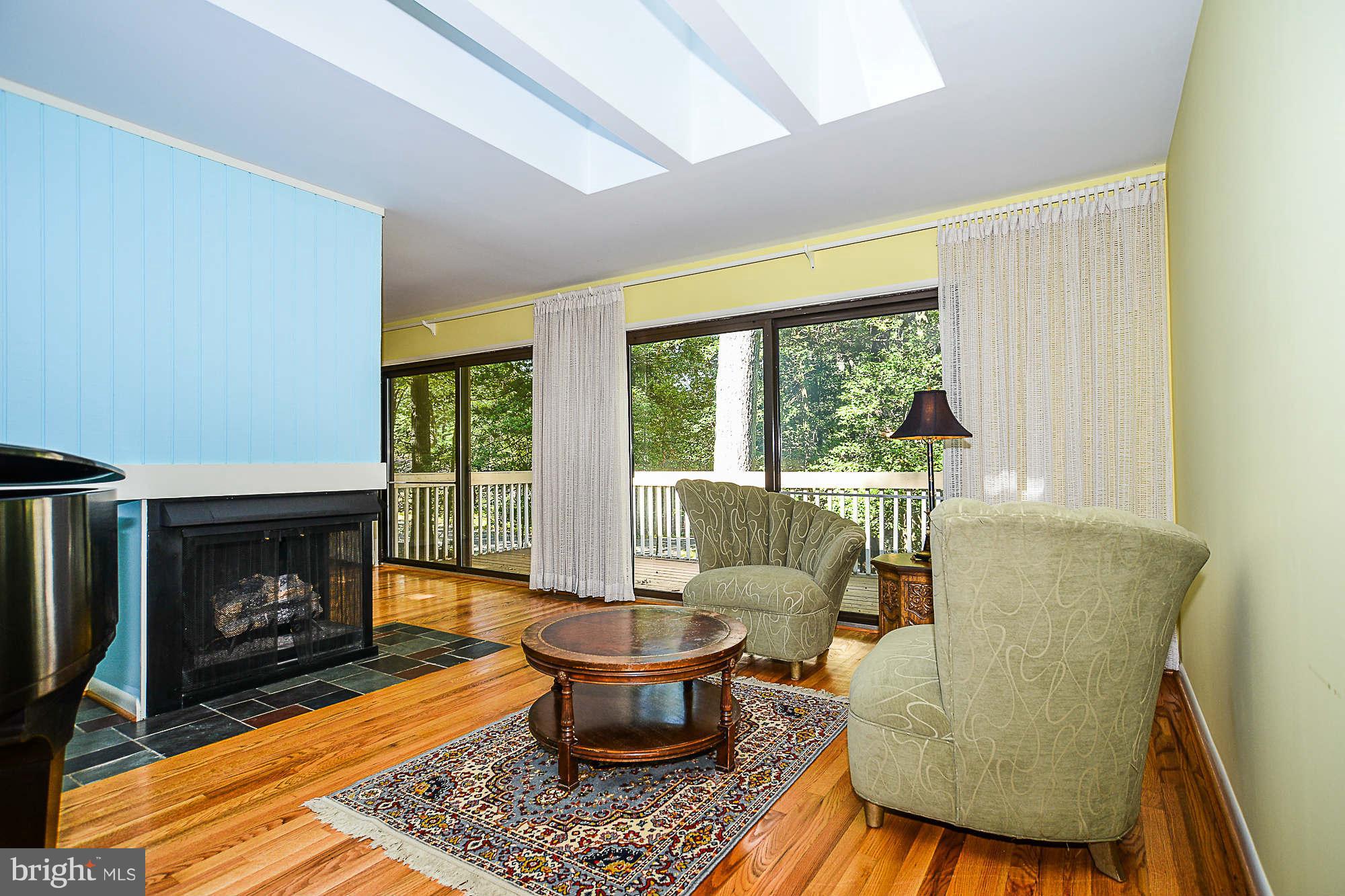 2300 Fox Fire Court Reston, VA 20191 - Photo 7 of 30 Living Room