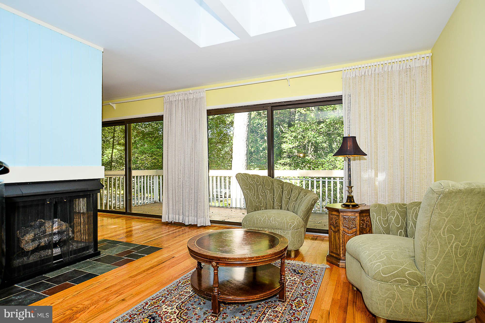 2300 Fox Fire Court Reston, VA 20191 - Photo 8 of 30 Living Room