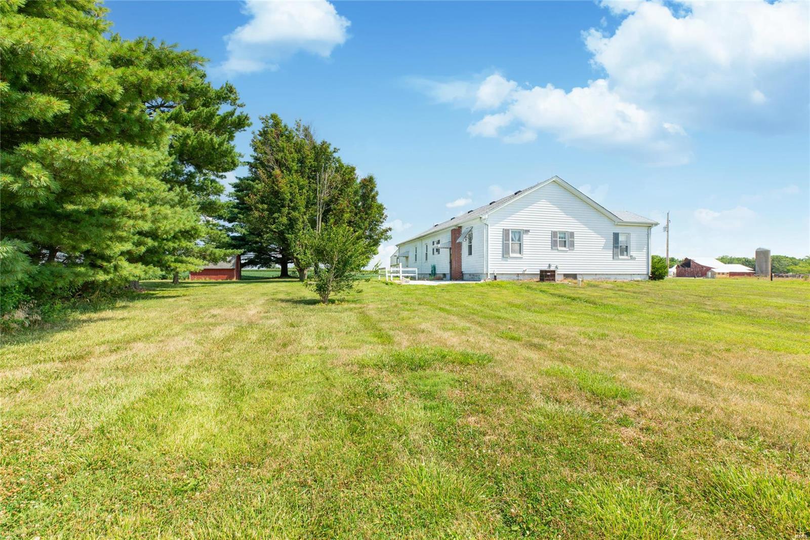 4227 Wren Road Shipman, IL 62685 - Photo 7 of 35