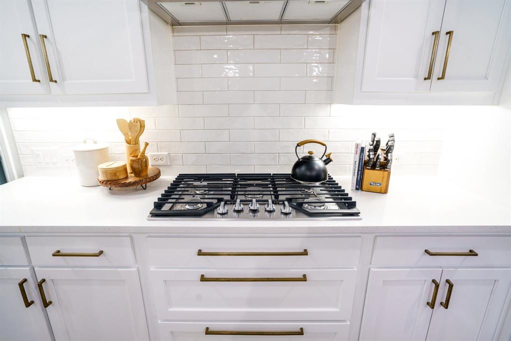 892 Panorama Drive Allen, TX 75013 - Photo 16 of 40 a close view of a stove in the kitchen