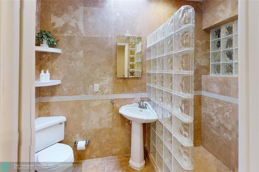 2757 Northeast 20th Street Fort Lauderdale, FL 33305 - Photo 24 of 38