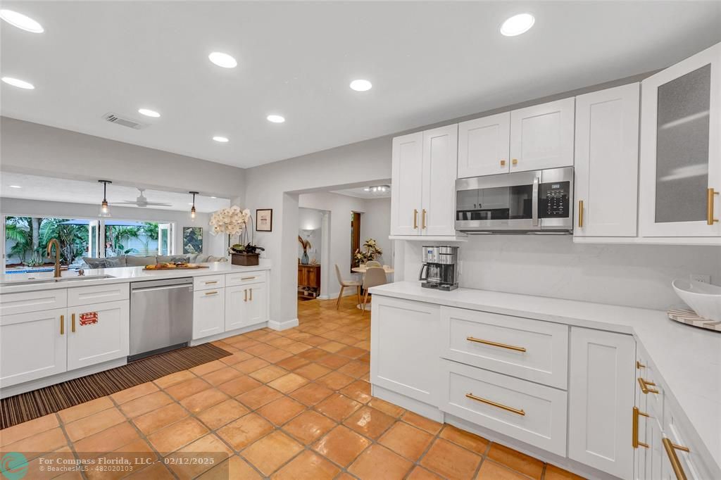 2757 Northeast 20th Street Fort Lauderdale, FL 33305 - Photo 27 of 38