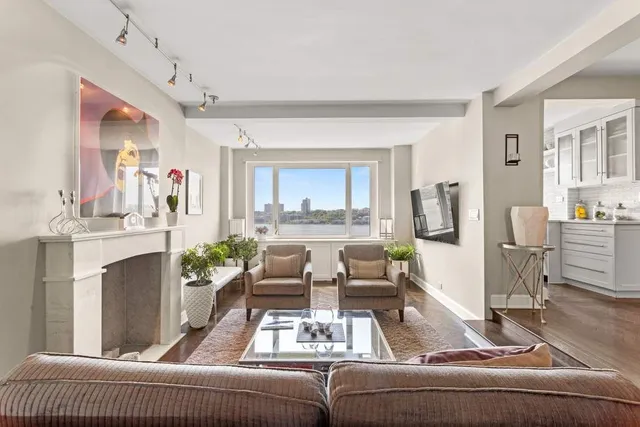 $1,290,000 | 5 Riverside Drive, Unit 12B | Upper West Side