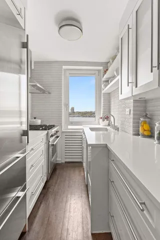 $1,290,000 | 5 Riverside Drive, Unit 12B | Upper West Side