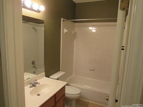 $2,450 | 314 Neches Branch, San Antonio, TX 78258