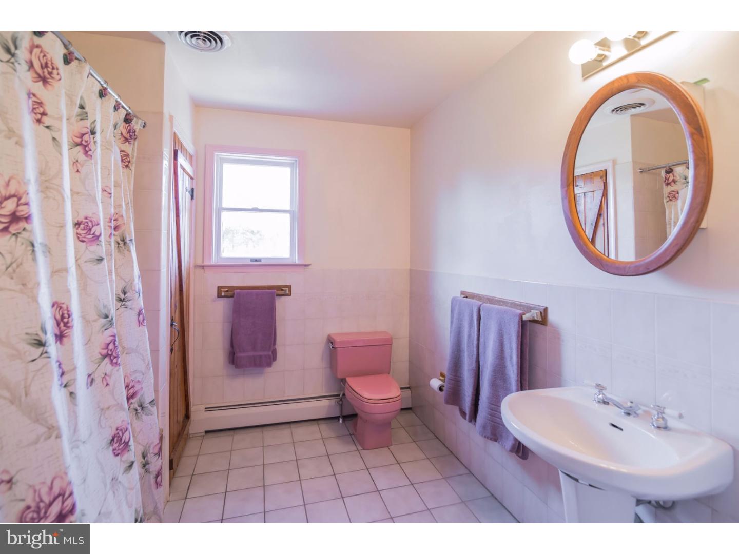 14 Longview Road Perkasie, PA 18944 - Photo 15 of 25 Master Bathroom