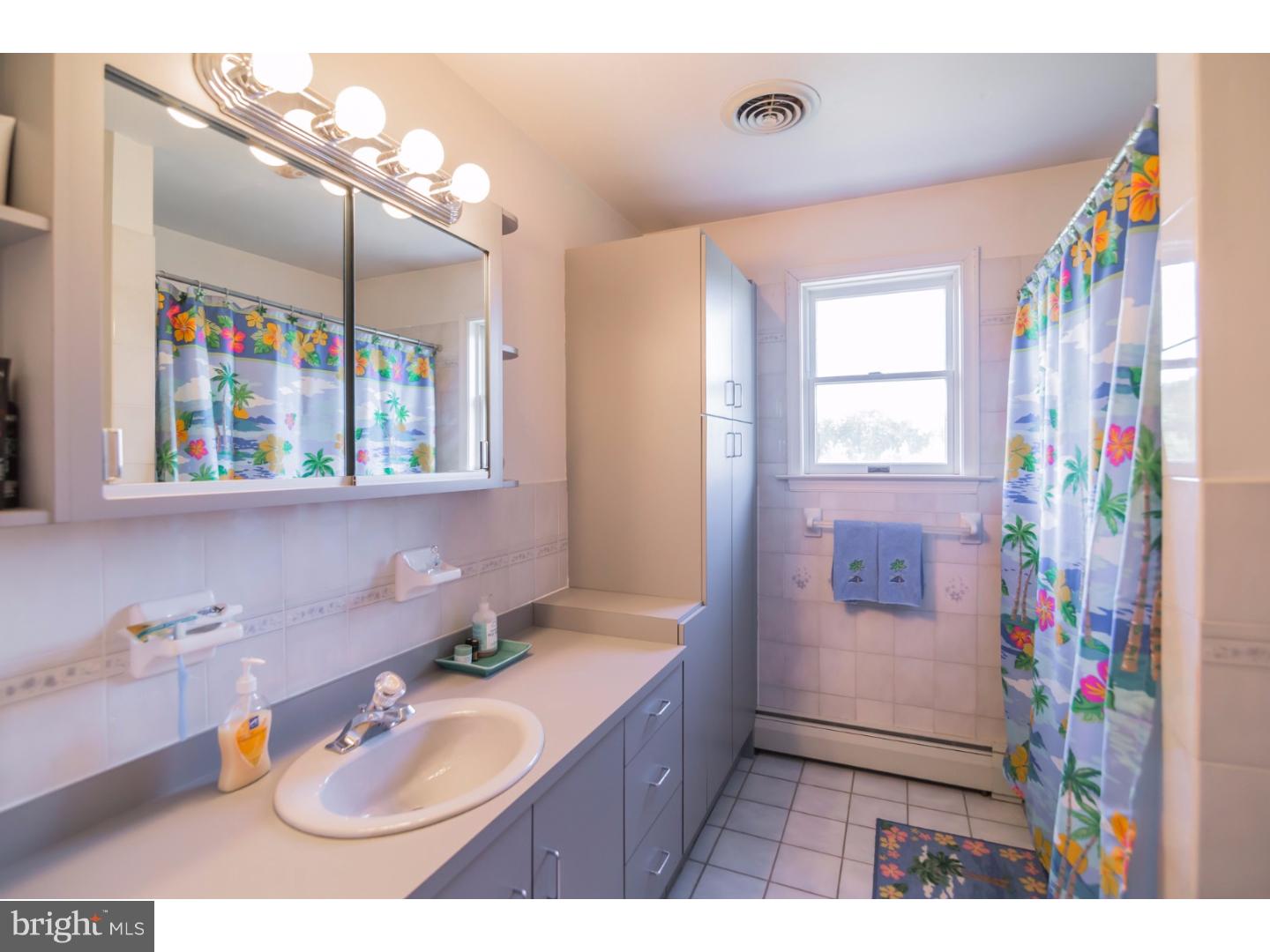 14 Longview Road Perkasie, PA 18944 - Photo 19 of 25 Bathroom