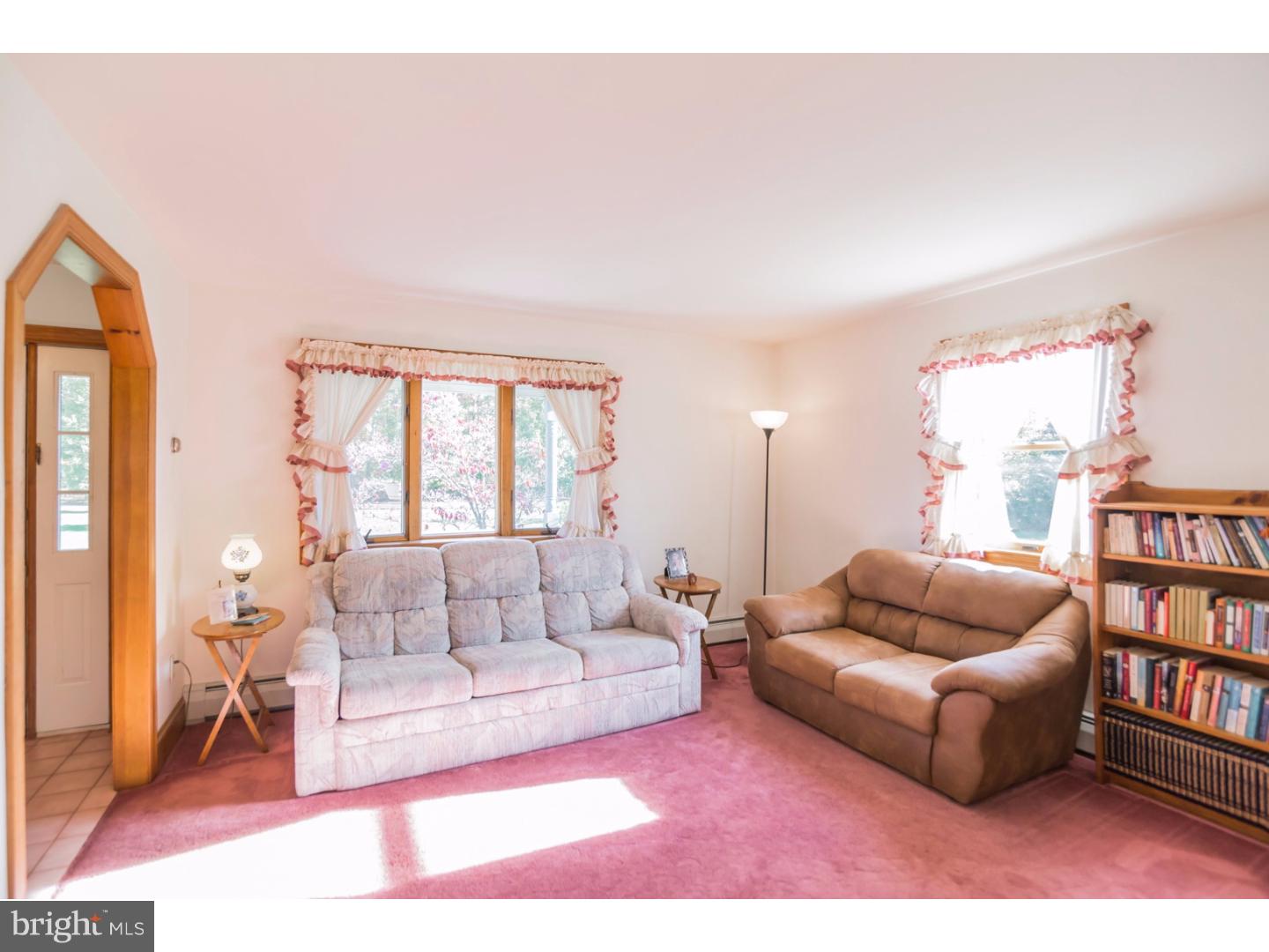 14 Longview Road Perkasie, PA 18944 - Photo 3 of 25 Living Room