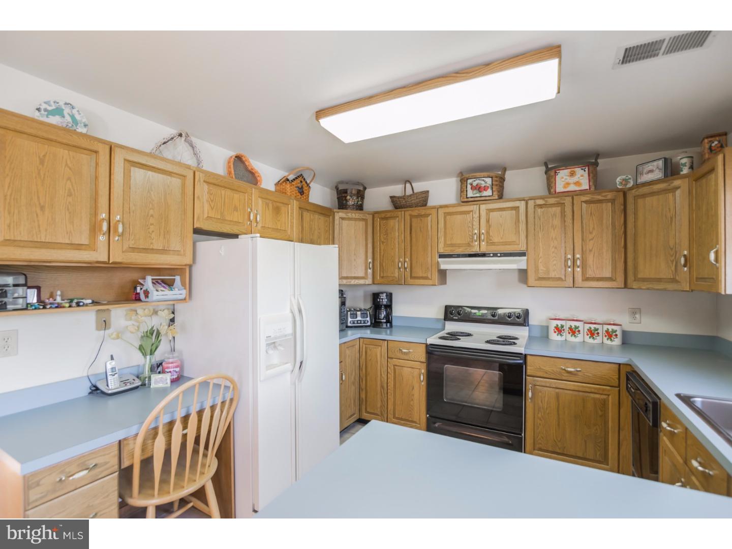 14 Longview Road Perkasie, PA 18944 - Photo 9 of 25 Kitchen