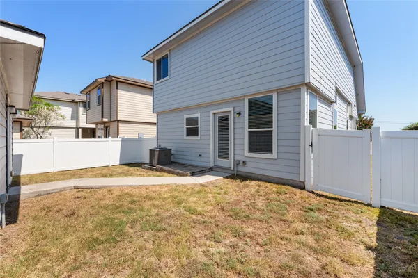 a view of back yard of the house