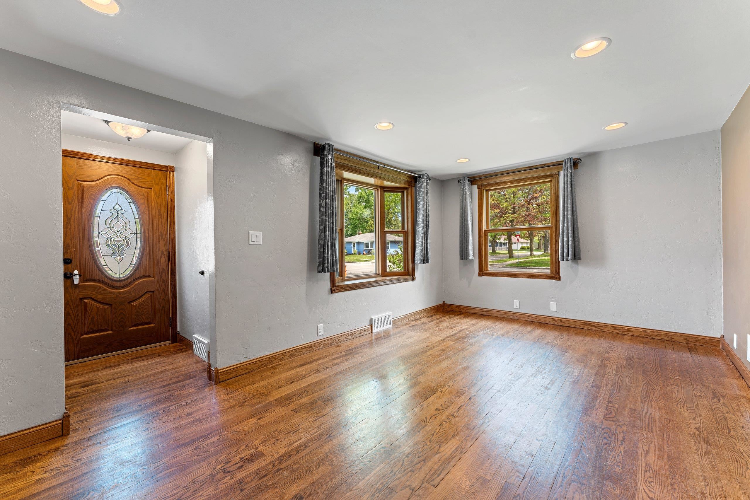 1405 West Brewster Street Appleton, WI 54914 - Photo 9 of 42