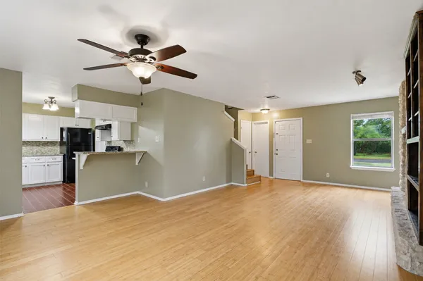 $2,100 | 10010 Wildflower Lane, Unit A, Austin, TX 78733