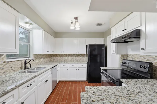 $2,100 | 10010 Wildflower Lane, Unit A, Austin, TX 78733
