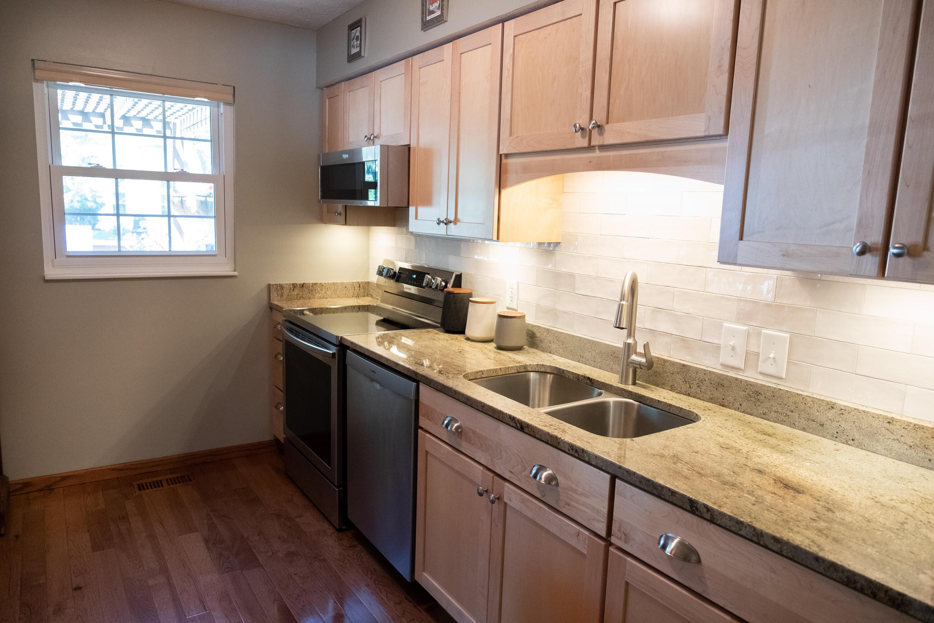 3906 Ramblehurst Road Columbus, OH 43221 - Photo 12 of 37 3906 Ramblehurst-18