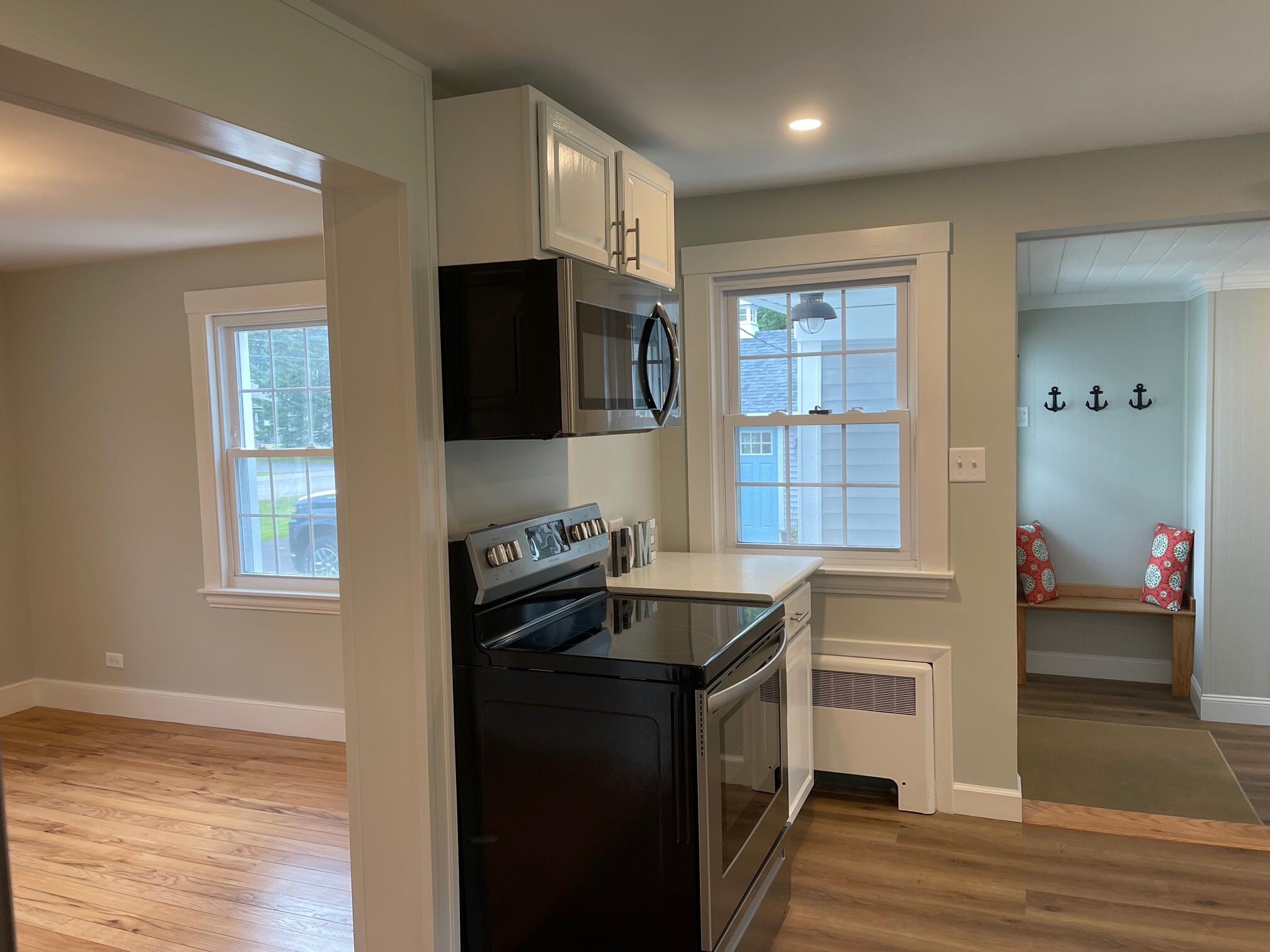7 Dunstan Landing Road Scarborough, ME 04074 - Photo 8 of 24 7 Dunstan 8 30 Kitchen