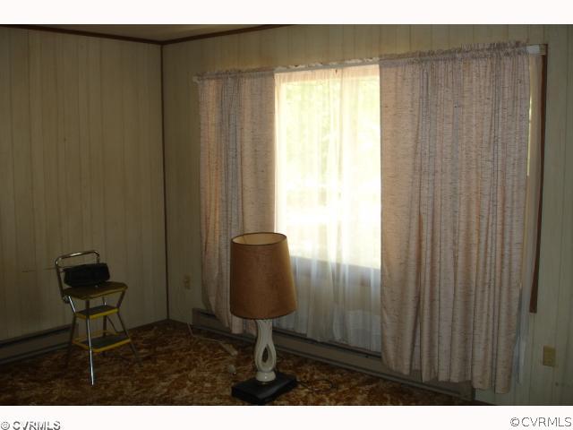 986 Cedar Point Road Rice, VA 23966 - Photo 2 of 7 Living Room