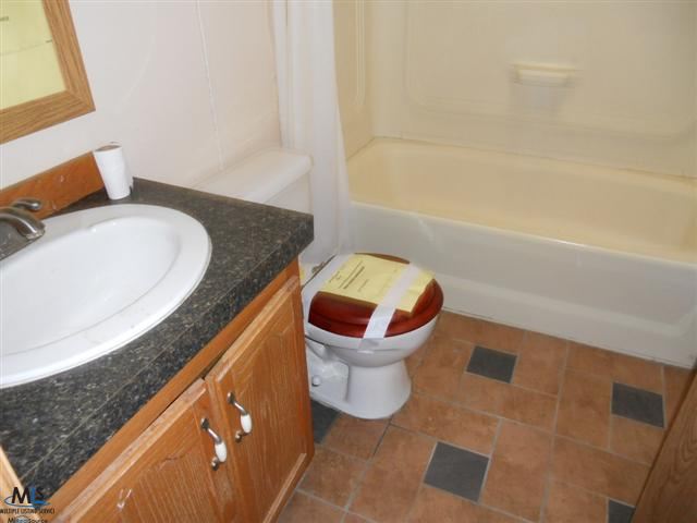 4111 Mapleleaf Road Waterford, MI 48328 - Photo 3 of 12 31135739-2.JPG