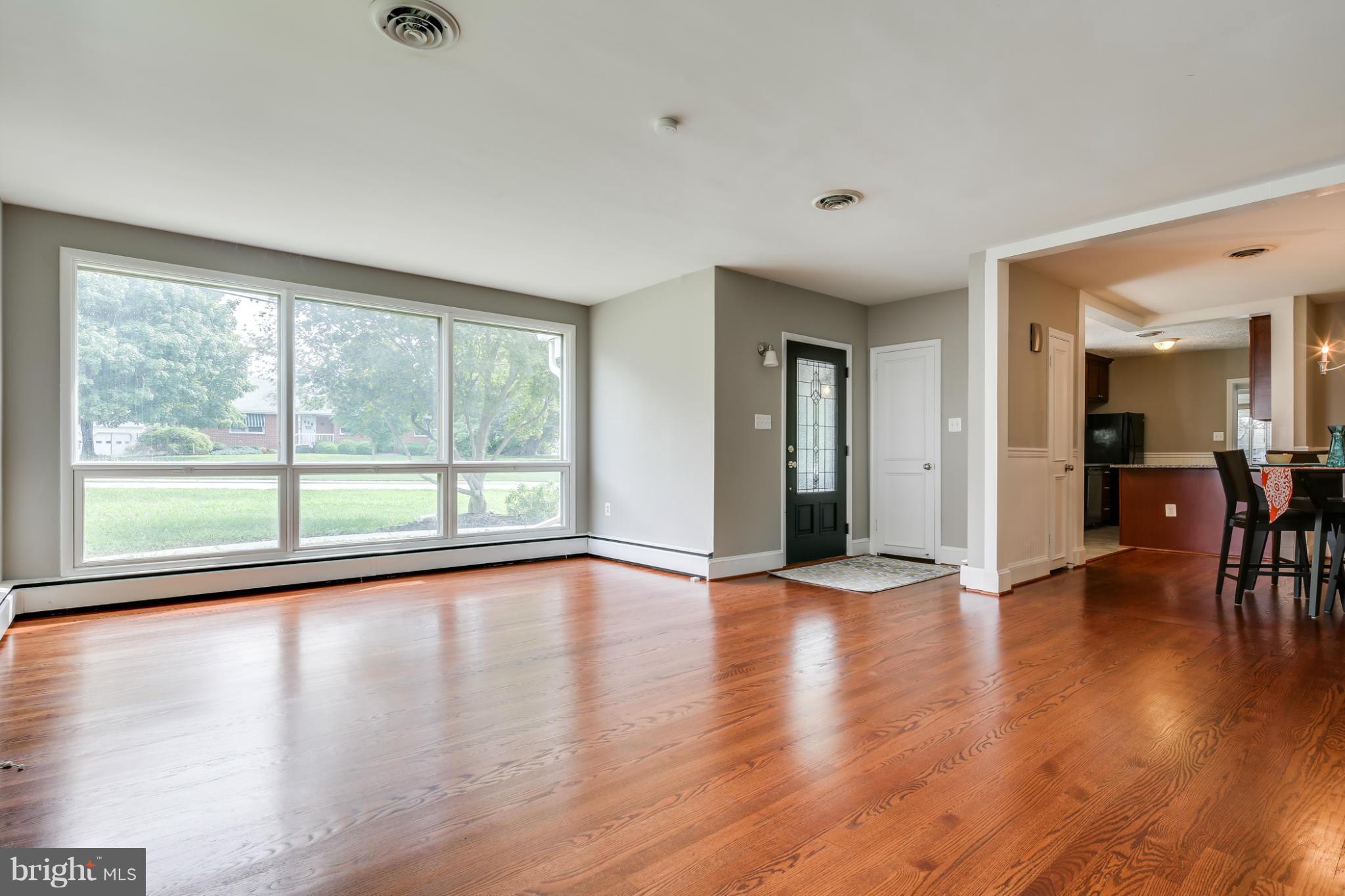 6038 Hunt Club Road Elkridge, MD 21075 - Photo 5 of 26 Living Room