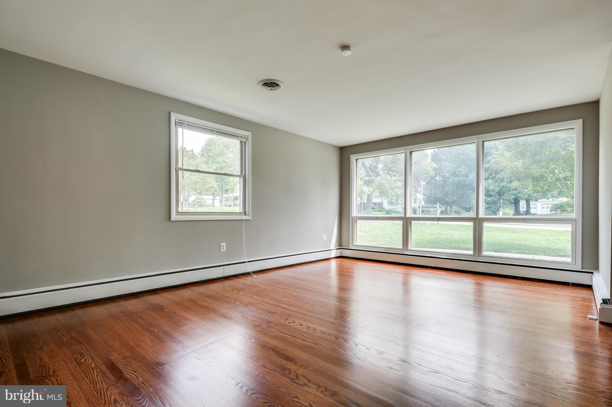 6038 Hunt Club Road Elkridge, MD 21075 - Photo 6 of 26 Living Room
