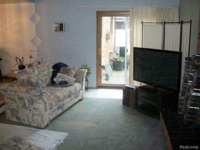 47892 Chrys Road Macomb, MI 48044 - Photo 5 of 6 100_1693 (Copy).JPG