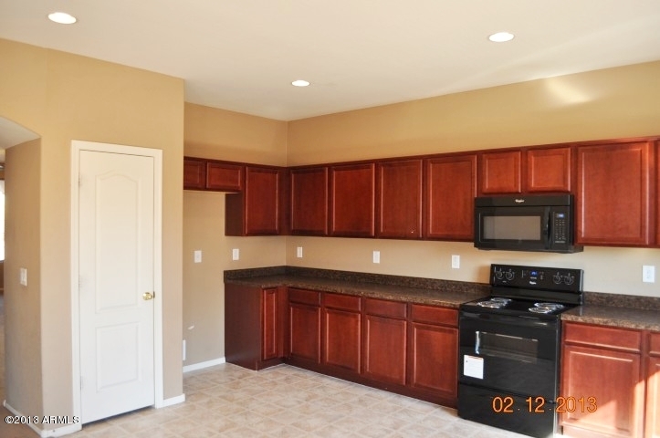23563 West Pecan Road Buckeye, AZ 85326 - Photo 6 of 27 KITCHEN (1)