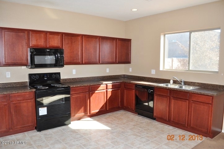23563 West Pecan Road Buckeye, AZ 85326 - Photo 7 of 27 KITCHEN (2)