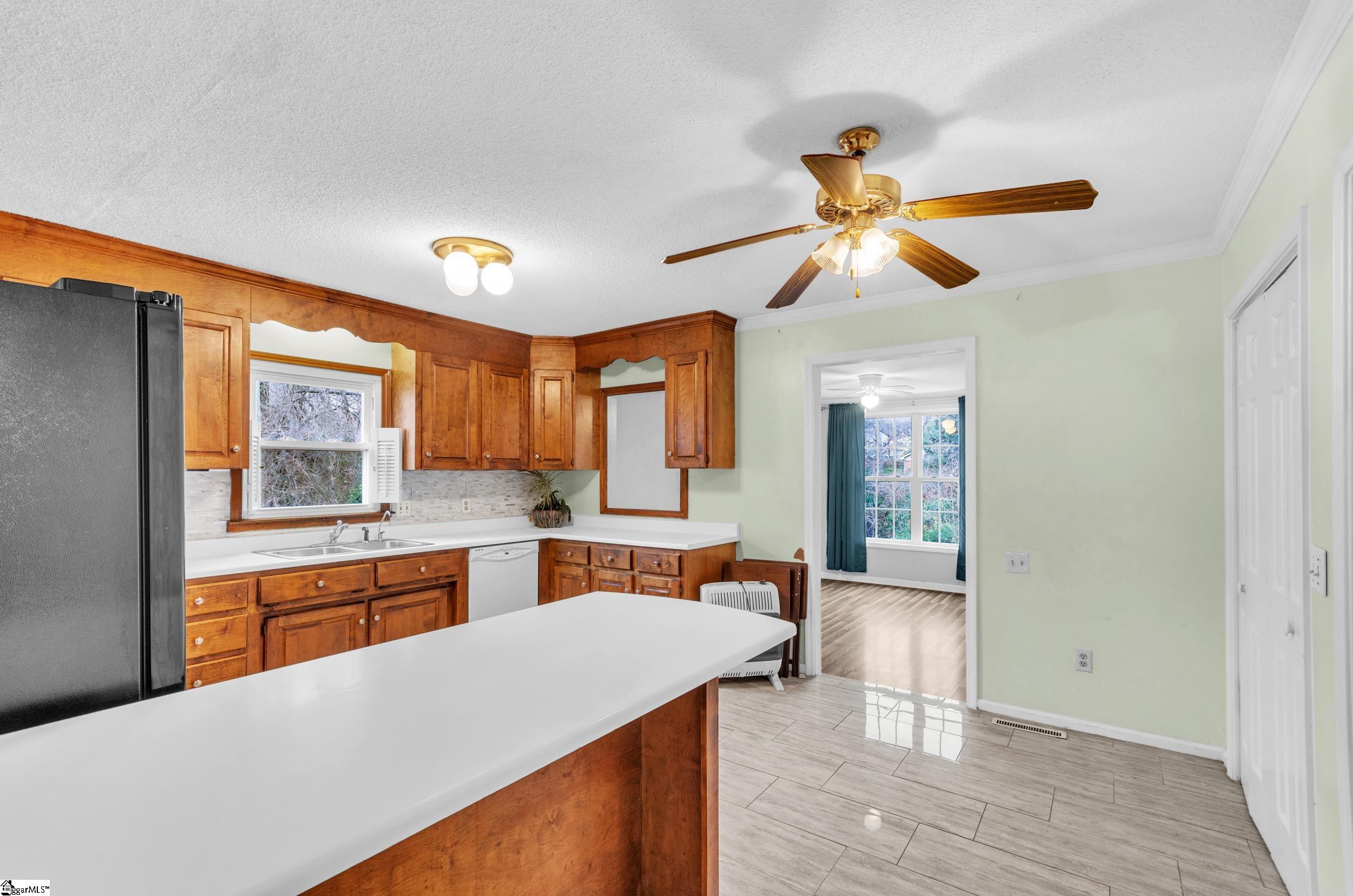 111 Tuskegee Avenue Greenville, SC 29607 - Photo 7 of 26