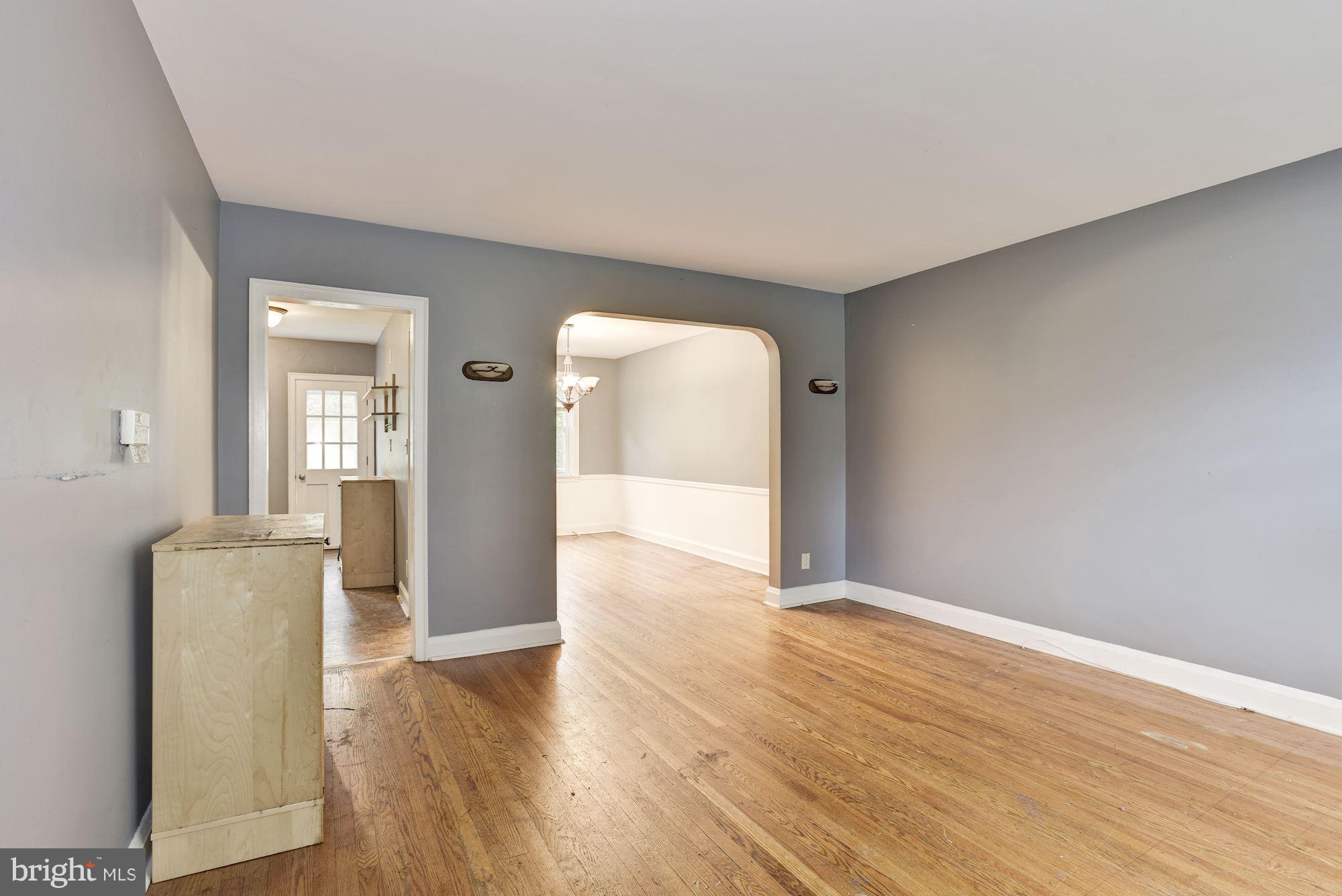 221 Ridge Avenue Baltimore, MD 21286 - Photo 2 of 23 Living Room