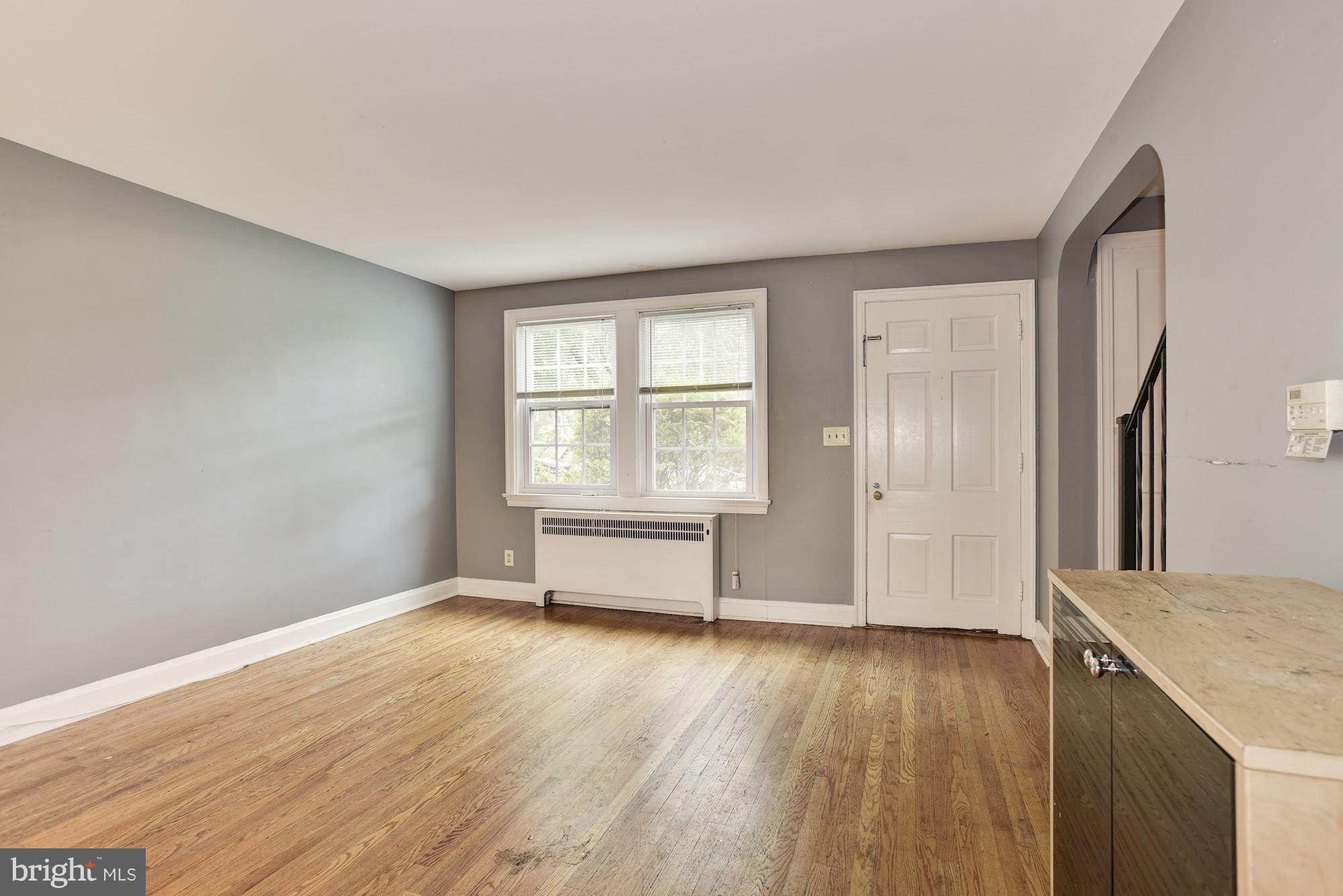 221 Ridge Avenue Baltimore, MD 21286 - Photo 3 of 23 Living Room