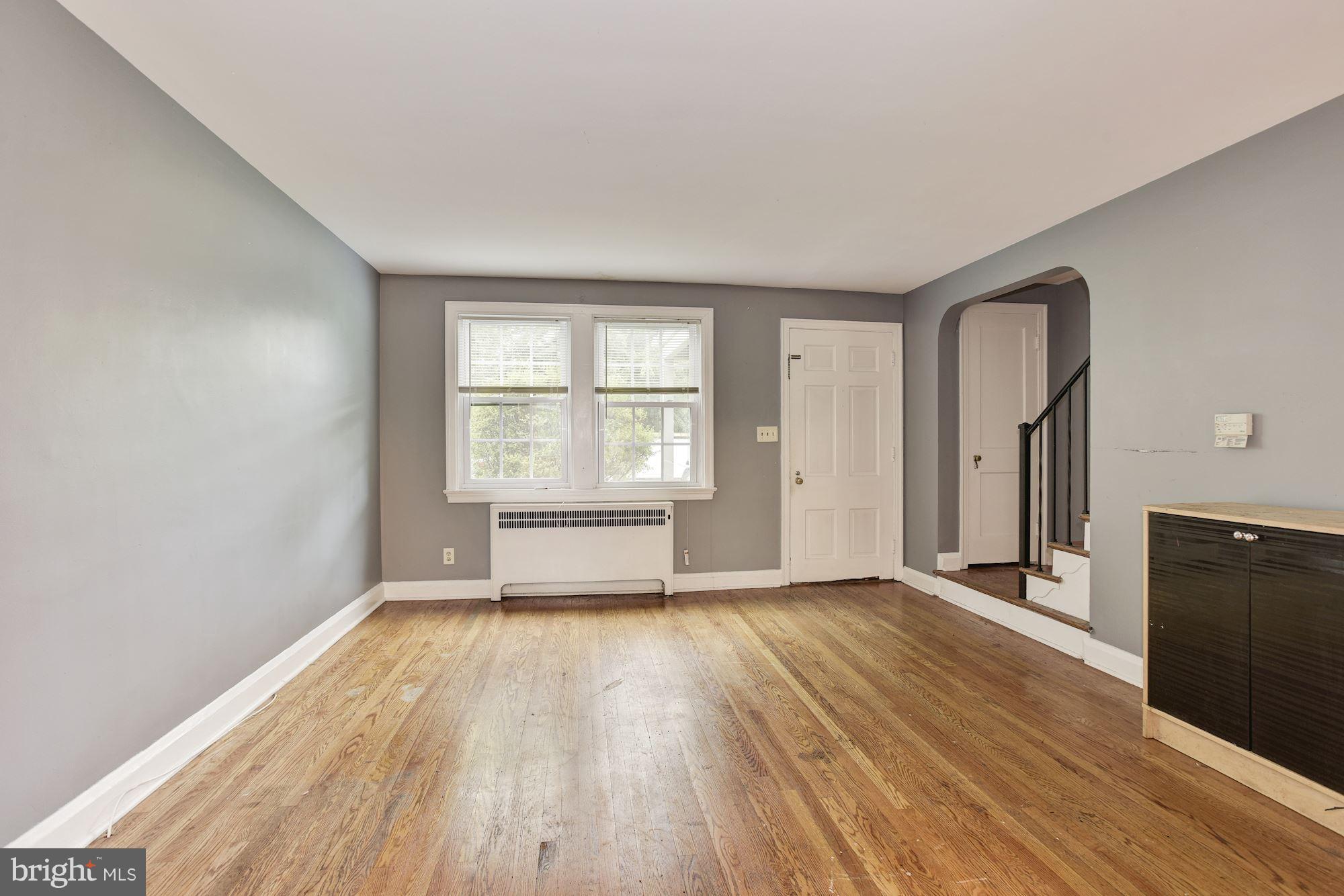 221 Ridge Avenue Baltimore, MD 21286 - Photo 4 of 23 Living Room