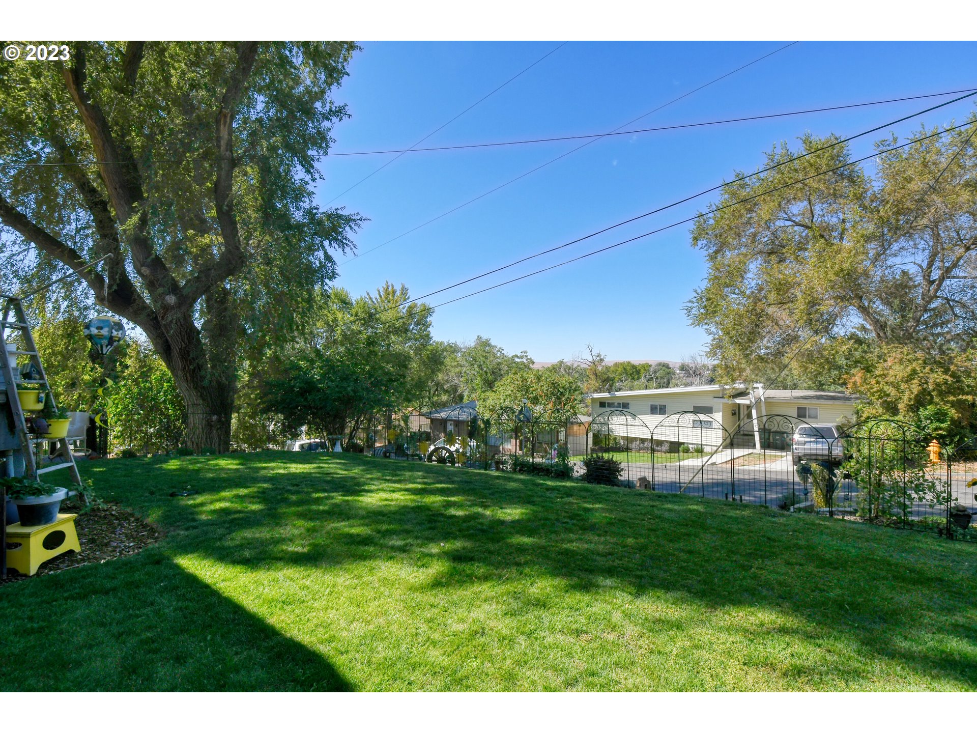 618 Northwest 6th Street Pendleton, OR 97801 - Photo 40 of 41 a backyard of a house with lots of green space