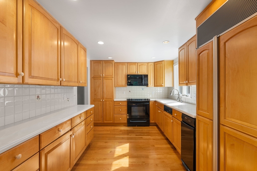 114 Albemarle Road Norwood, MA 02062 - Photo 5 of 42