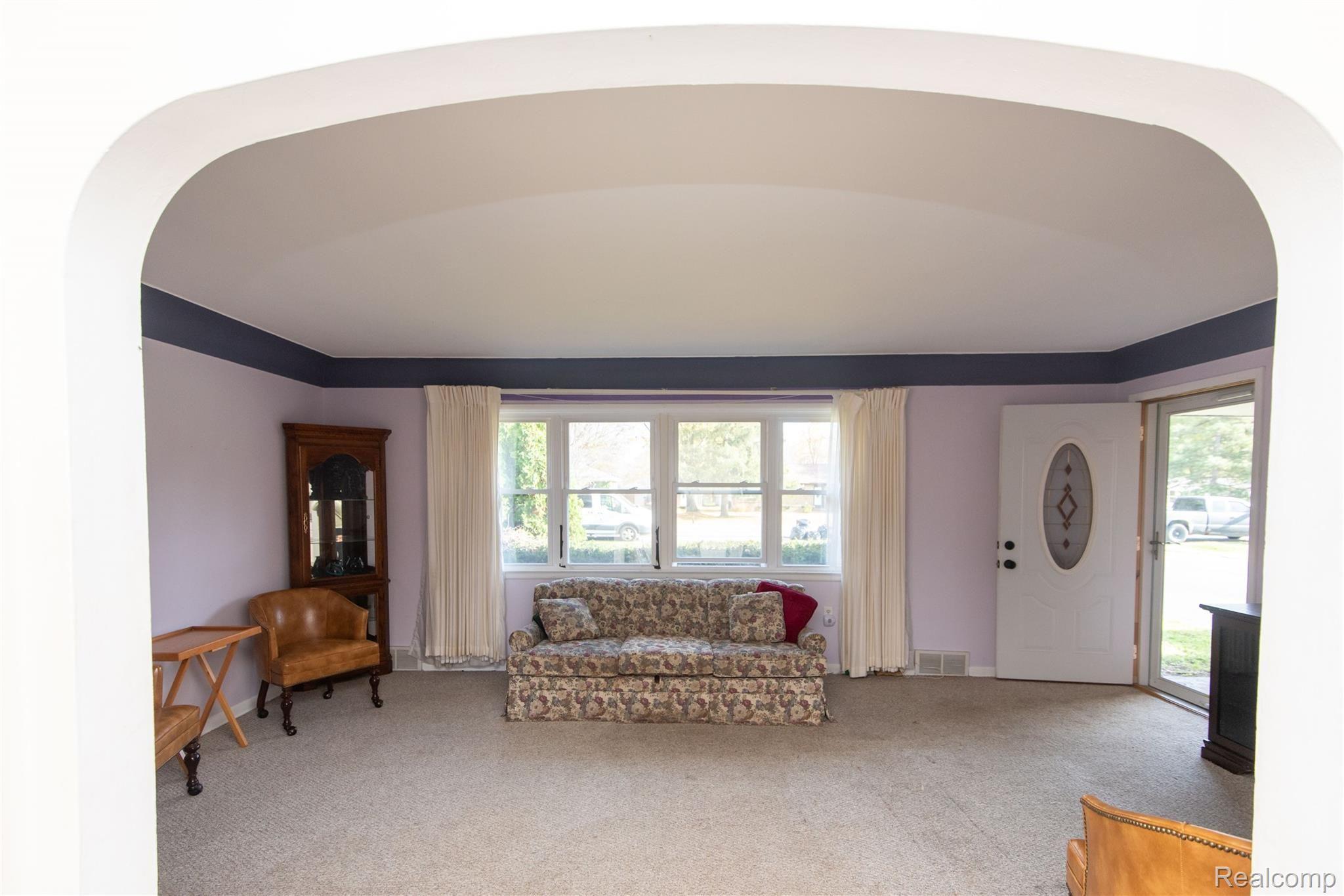 2379 Covert Road Burton, MI 48509 - Photo 5 of 31 DSC_2874.jpg