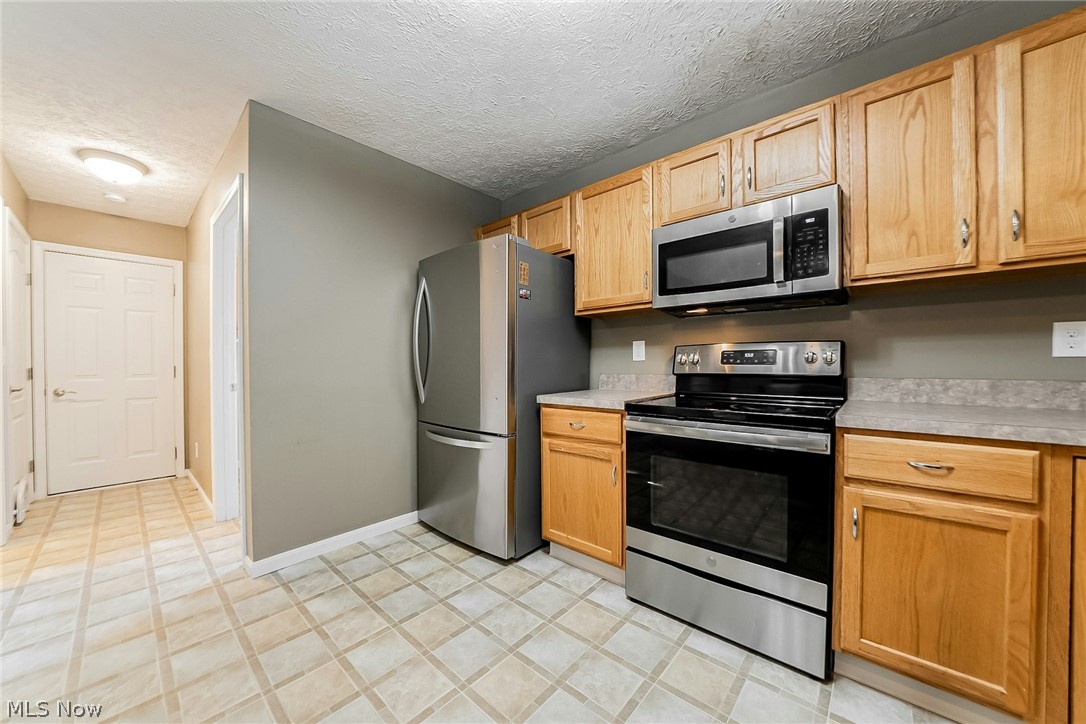5562 Ridgeview Boulevard North Ridgeville, OH 44039 - Photo 12 of 44