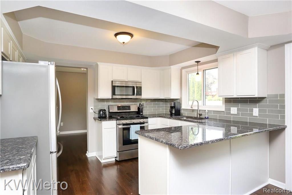 254 Slade Court Rochester Hills, MI 48307 - Photo 6 of 48 Gallery Image 6