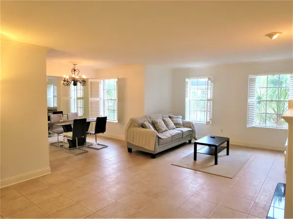 $162,000 | 361 North Post Oak Lane, Unit 239, Houston, TX 77024