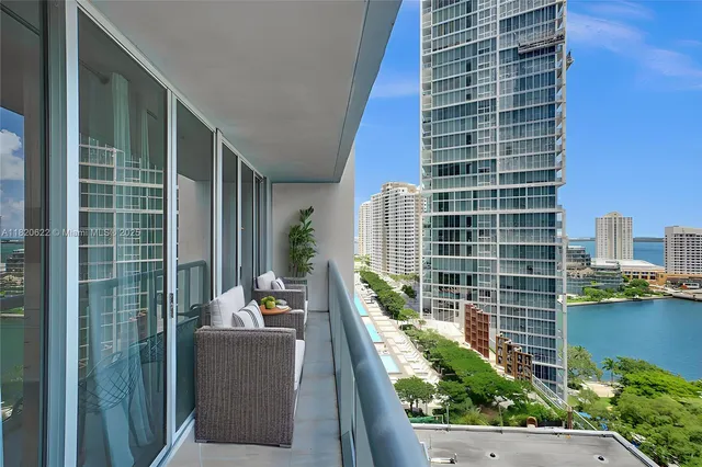 $879,000 | 485 Brickell Avenue, Unit 2009, Miami, FL 33131