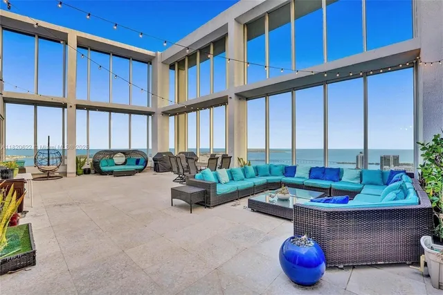 $879,000 | 485 Brickell Avenue, Unit 2009, Miami, FL 33131