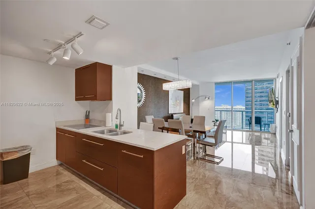$879,000 | 485 Brickell Avenue, Unit 2009, Miami, FL 33131