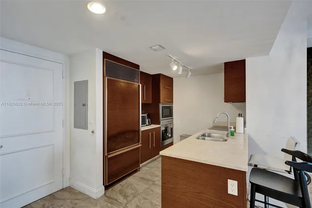 $879,000 | 485 Brickell Avenue, Unit 2009, Miami, FL 33131