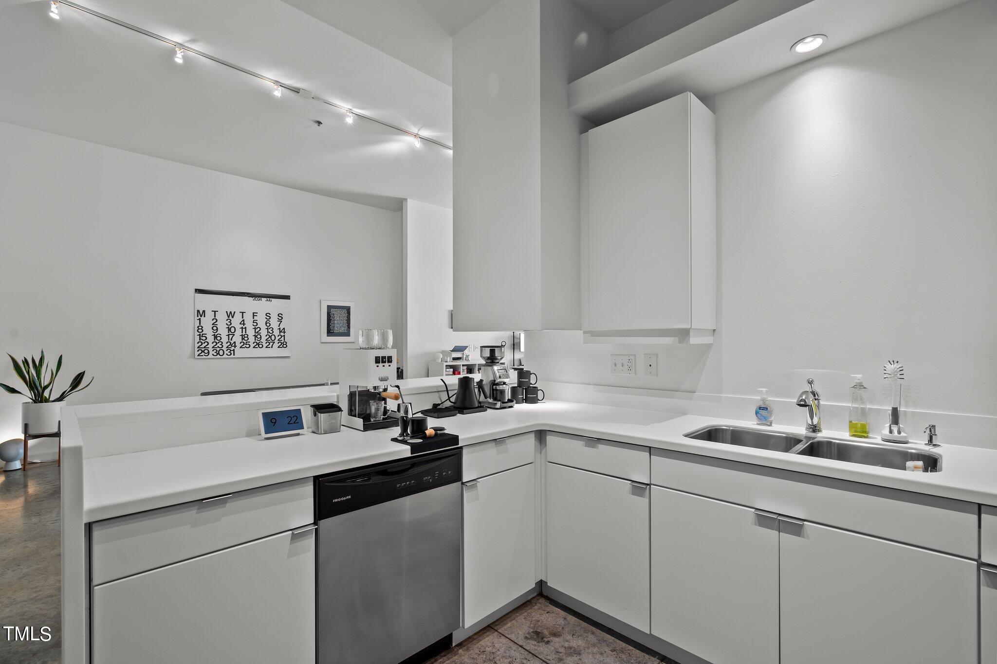 319 Fayetteville Street, Unit 511 Raleigh, NC 27601 - Photo 17 of 41 23-web-or-mls-_NFP8673