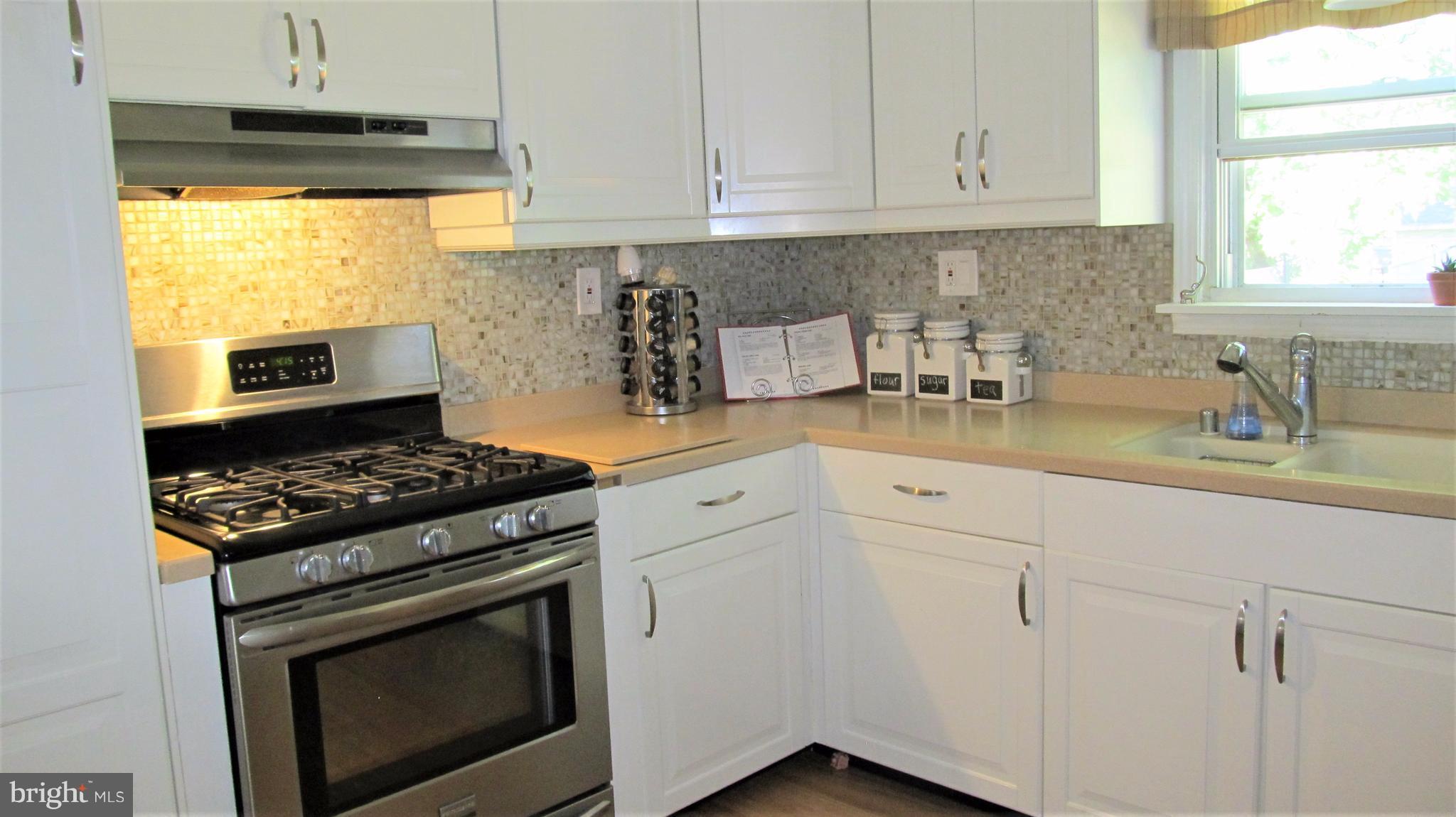 524 Cleveland Road Linthicum Heights, MD 21090 - Photo 4 of 27 Kitchen