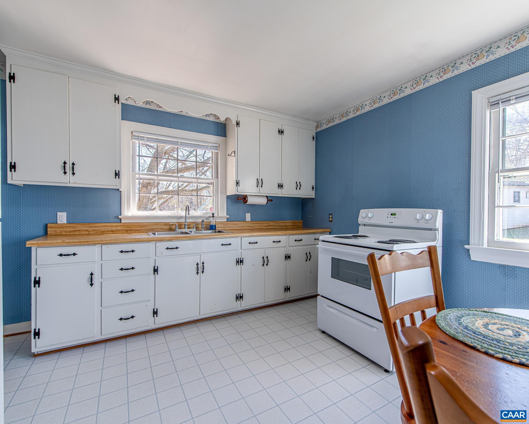 565 Stagecoach Road Charlottesville, VA 22902 - Photo 7 of 32