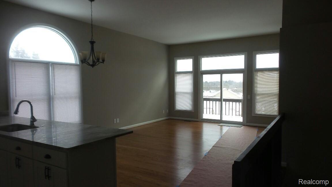 682 Summit Ridge Drive Milford, MI 48381 - Photo 5 of 21 20190125_112447_resized.jpg