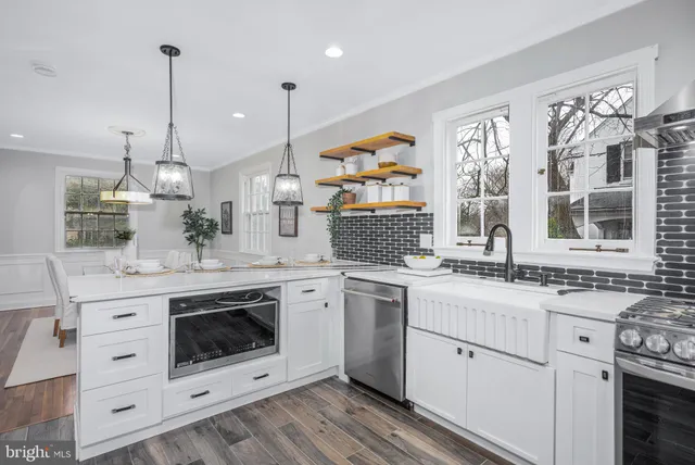 $895,000 | 207 St Dunstans Road, Baltimore, MD 21212